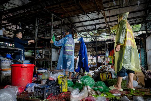 Chợ Kim Li&ecirc;n sau 30 năm hoạt động: Tiểu thương dọn đi v&agrave; nỗi buồn chia tay - Ảnh 7.