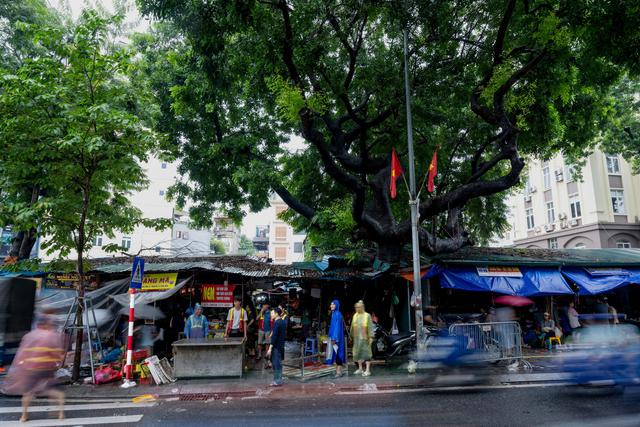 Chợ Kim Li&ecirc;n sau 30 năm hoạt động: Tiểu thương dọn đi v&agrave; nỗi buồn chia tay - Ảnh 3.
