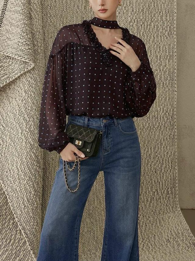 Áo chấm bi nâu và quần jeans ống loe: Công thức old money đầy hoài niệm cho mùa thu - Ảnh 3.