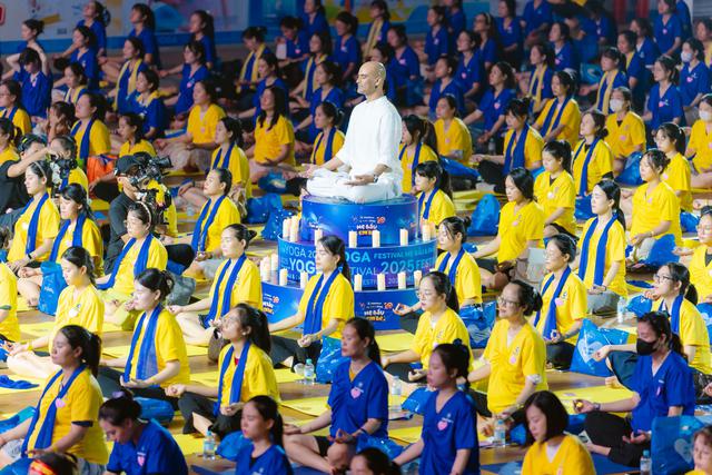 Yoga bầu đúng cách: Đừng biến thai kỳ thành cuộc đua chinh phục tư thế - Ảnh 1.
