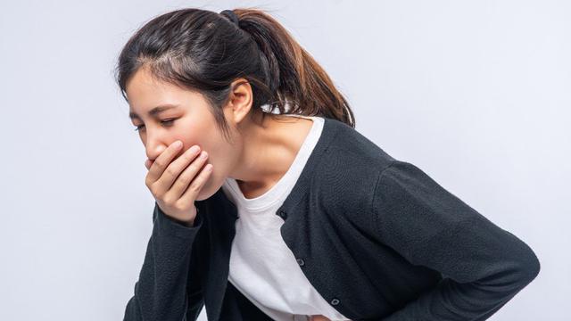 Thực phẩm bị nước ngập chạm vào có ăn được không? Bác sĩ chỉ rõ thứ nên bỏ ngay - Ảnh 4.