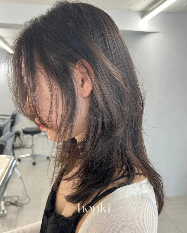 Phụ nữ 40+ n&ecirc;n thử 10 m&agrave;u nhuộm gi&uacute;p t&oacute;c bạc h&ograve;a v&agrave;o t&oacute;c đen tự nhi&ecirc;n - Ảnh 11.
