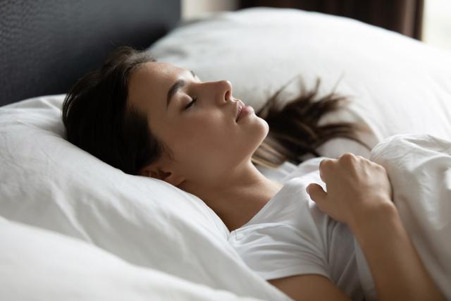 5 c&aacute;ch gi&uacute;p thư gi&atilde;n, dễ v&agrave;o giấc hơn khi trằn trọc: C&oacute; cả phương ph&aacute;p &ldquo;qu&acirc;n đội Mỹ&rdquo; đang được nhiều người thử - Ảnh 6.