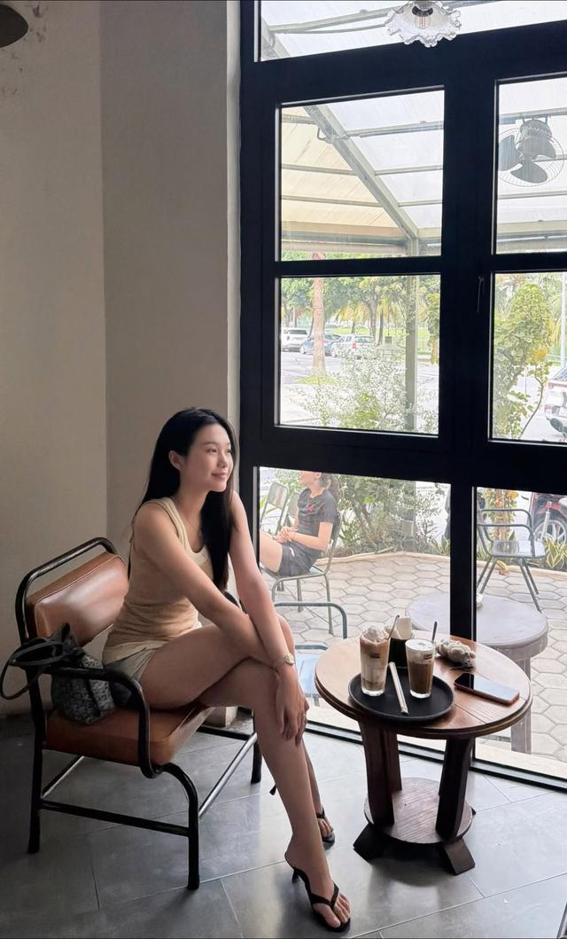 Do&atilde;n Hải My trở lại phong c&aacute;ch tiểu thư phố phường sau những ng&agrave;y giản dị ở qu&ecirc; Văn Hậu - Ảnh 3.