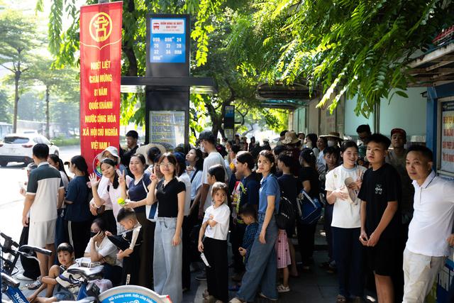 Cảnh b&aacute;o &ugrave;n tắc giao th&ocirc;ng tại H&agrave; Nội v&agrave; TP . HCM sau lễ Quốc kh&aacute;nh 2026 - Ảnh 5.