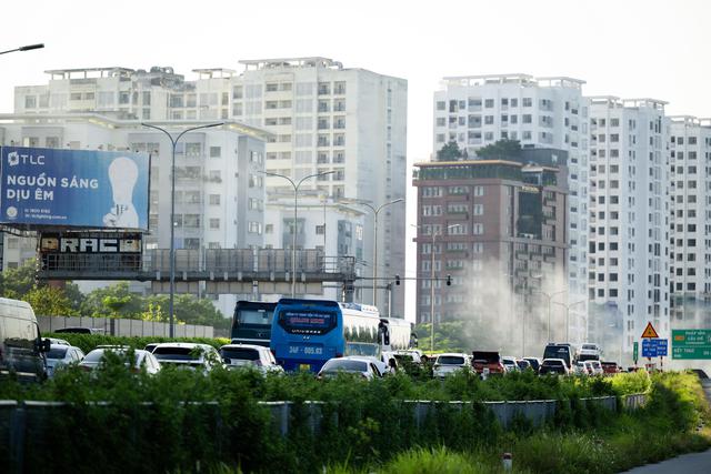 Cảnh b&aacute;o &ugrave;n tắc giao th&ocirc;ng tại H&agrave; Nội v&agrave; TP . HCM sau lễ Quốc kh&aacute;nh 2026 - Ảnh 8.