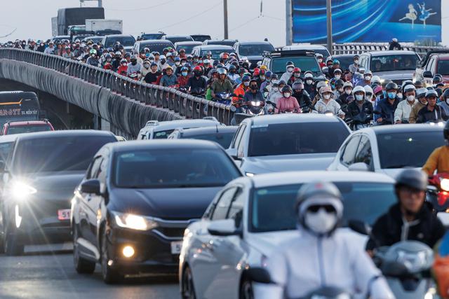 Cảnh b&aacute;o &ugrave;n tắc giao th&ocirc;ng tại H&agrave; Nội v&agrave; TP . HCM sau lễ Quốc kh&aacute;nh 2026 - Ảnh 16.