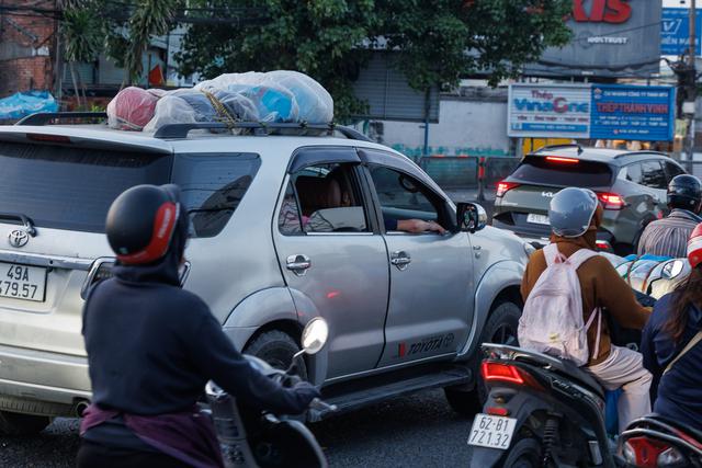 Cảnh b&aacute;o &ugrave;n tắc giao th&ocirc;ng tại H&agrave; Nội v&agrave; TP . HCM sau lễ Quốc kh&aacute;nh 2026 - Ảnh 15.