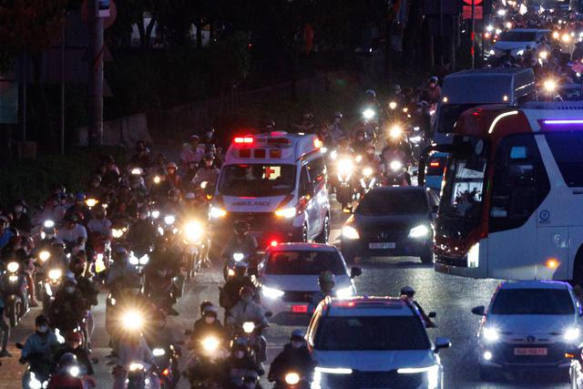 Cảnh b&aacute;o &ugrave;n tắc giao th&ocirc;ng tại H&agrave; Nội v&agrave; TP . HCM sau lễ Quốc kh&aacute;nh 2026 - Ảnh 18.