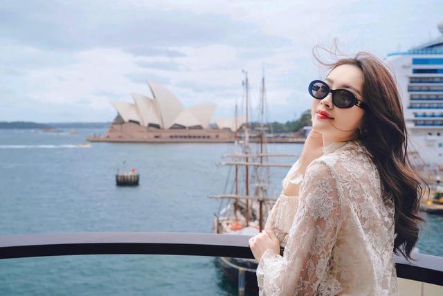 Hoa hậu Đặng Thu Thảo thả nhẹ một chiếc ảnh, netizen xuýt xoa vì vóc dáng mẹ ba con - Ảnh 2.