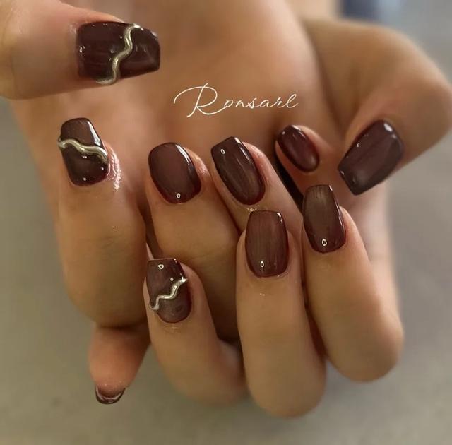 Nail màu cà phê là lựa chọn “chân ái” của mùa thu 2026: Đẹp tinh tế kiểu old money - Ảnh 11.