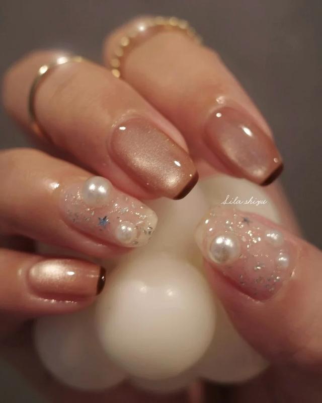 Nail màu cà phê là lựa chọn “chân ái” của mùa thu 2026: Đẹp tinh tế kiểu old money - Ảnh 3.