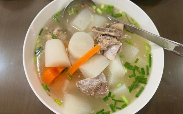 Mùa thu dễ khô họng, ho khan: 4 loại rau đang vào mùa được ví như “lá chắn” cho phổi - Ảnh 2.