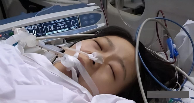 Người phụ nữ ho dai dẳng, thậm chí ho ra máu suốt 3 năm, bác sĩ phát hiện nguyên nhân từ một thói quen khi tắm - Ảnh 1.