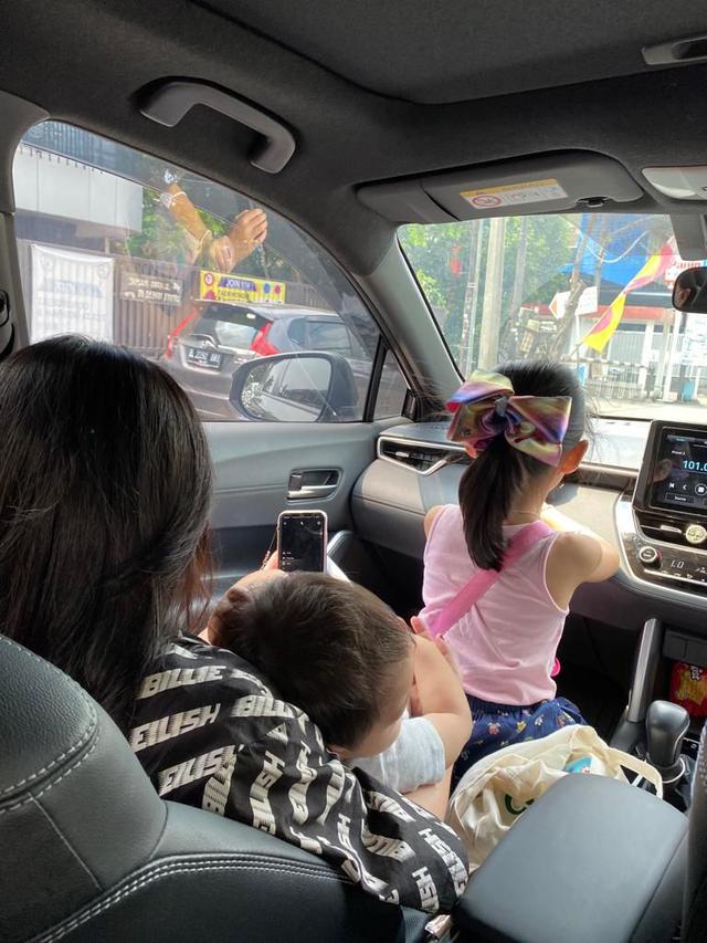 Nhà 2 con có nhất thiết phải “chia đều yêu thương”? Câu trả lời của tôi là: Không cần, cũng không nên! - Ảnh 3.