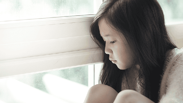 1 người bạn thân bỗng nhiên thờ ơ với con, mẹ nên làm sao để giúp con vượt qua những cảm xúc buồn tủi ấy? - Ảnh 1.