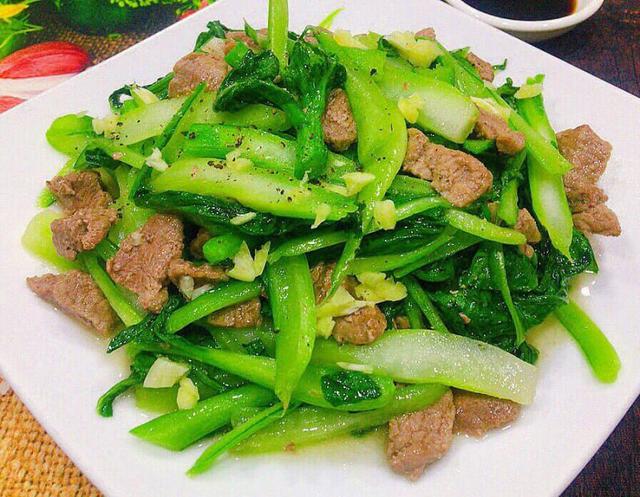Chợ Việt có 1 loại rau đang vào mùa: Giàu kali và canxi, cực hợp ngày hanh khô - Ảnh 2.