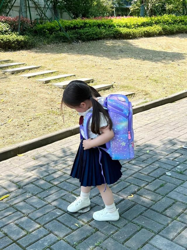 “Mẹ ơi, con không muốn đi học mẫu giáo”: Đừng trả lời con qua loa, cách bố mẹ đáp lại rất quan trọng - Ảnh 2.