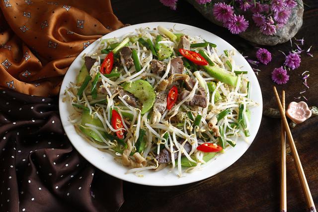 Cảnh báo 5 loại rau quen thuộc có nhiều purin: Người trung niên và cao tuổi nên ăn thận trọng - Ảnh 2.