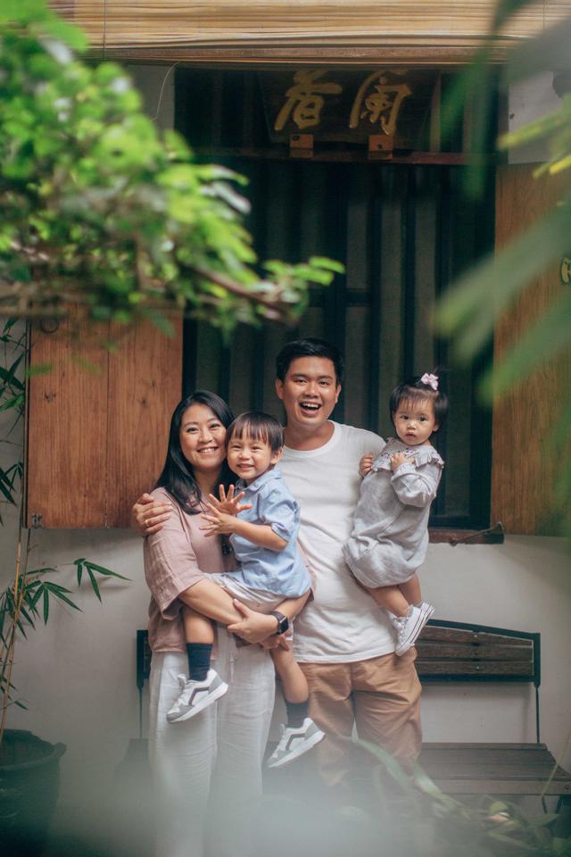 Sự an tâm của đưa trẻ trong gia đình mình bắt đầu từ câu: “Không sao, cả nhà cùng giải quyết” - Ảnh 1.