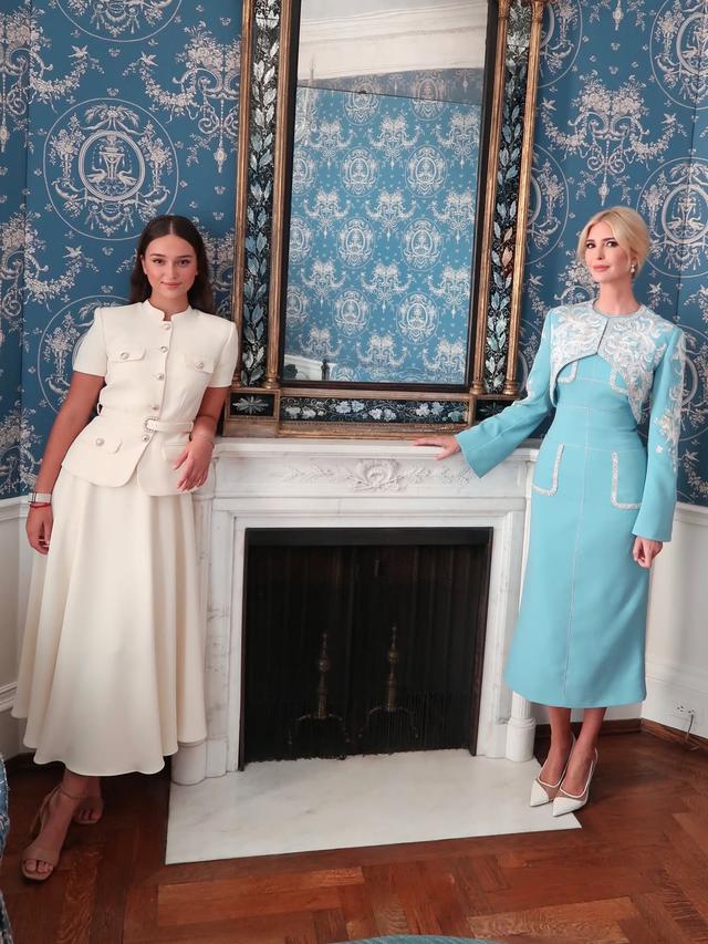 Ivanka Trump thời trang ấn tượng với thiết kế haute couture tại Nhà Trắng - Ảnh 1. Ivanka Trump thời trang ấn tượng với thiết kế haute couture tại Nhà Trắng - Ảnh 1.