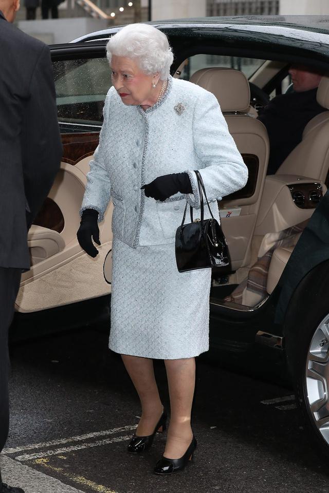 Chiếc Bentley của Nữ ho&agrave;ng Elizabeth II sắp được đấu gi&aacute; với gi&aacute; hơn 13 tỷ đồng - Ảnh 2.