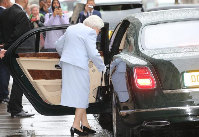 Chiếc Bentley của Nữ ho&agrave;ng Elizabeth II sắp được đấu gi&aacute; với gi&aacute; hơn 13 tỷ đồng - Ảnh 3.