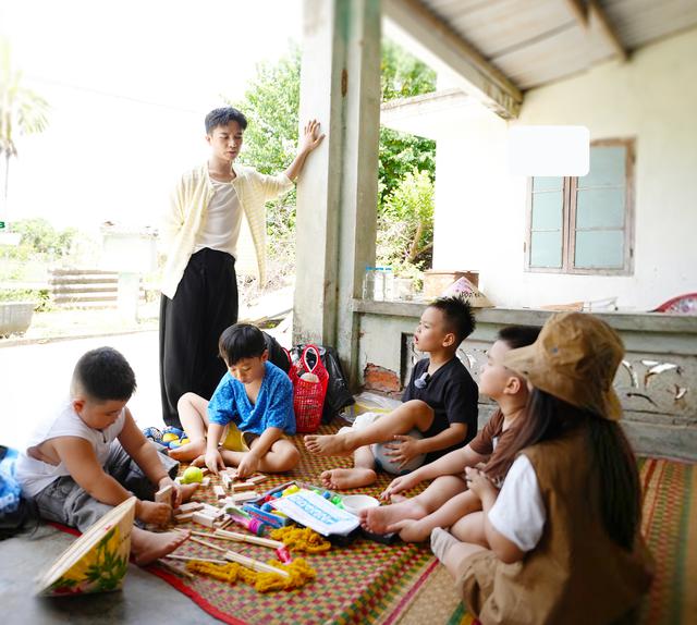 Bùi Công Nam lo sợ việc nấu cơm cho 5 đứa trẻ sẽ thành “ký ức kinh hoàng” - Ảnh 2.