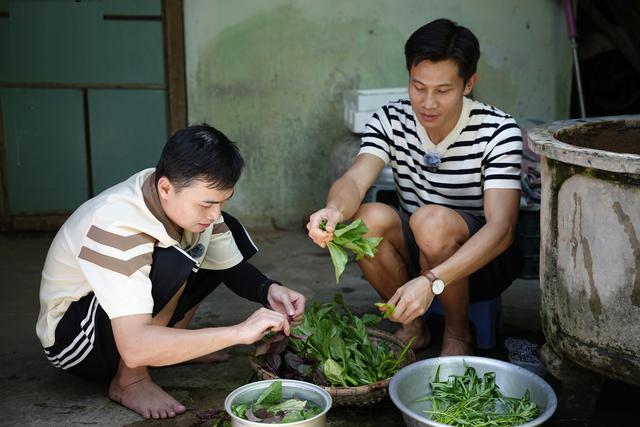 Bùi Công Nam lo sợ việc nấu cơm cho 5 đứa trẻ sẽ thành “ký ức kinh hoàng” - Ảnh 3.