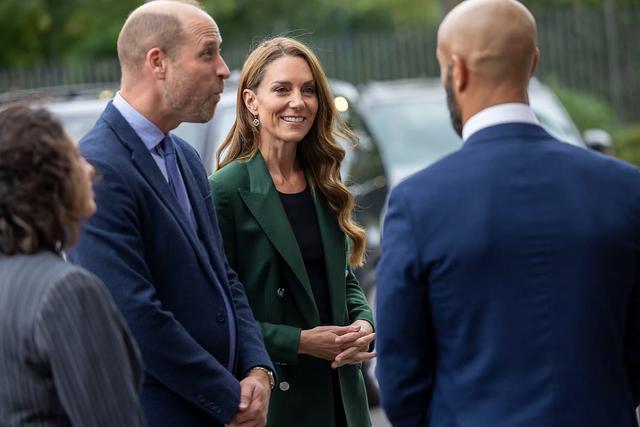 William v&agrave; Kate bất ngờ gặp gỡ gia đ&igrave;nh Rob Burrow tại sự kiện thể thao &yacute; nghĩa - Ảnh 5.