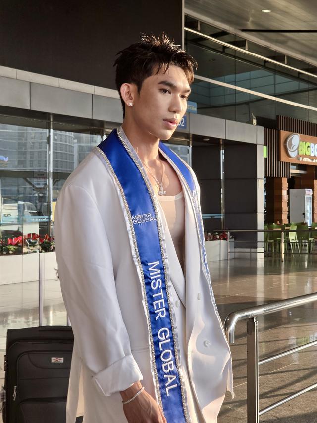 Trương Trọng Hiếu mang 70 kg hành lý lên đường thi Mister Global 2026 - Ảnh 1.