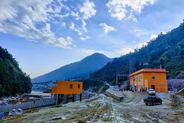 Cuộc cứu hộ Nepal: Chạy đua t&igrave;m kiếm 42 người mất t&iacute;ch dưới l&ograve;ng n&uacute;i - Ảnh 4.