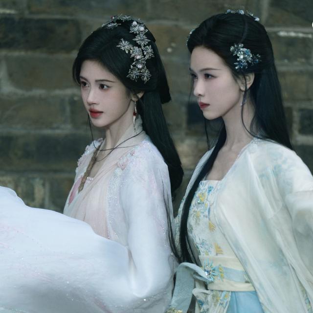 Nàng cửu vĩ hồ đẹp nhất màn ảnh Hoa ngữ thời điểm hiện tại: Thần thái đúng chuẩn "ma mị", khiến netizen "lụy tim" ngay cái nhìn đầu tiên - Ảnh 2.