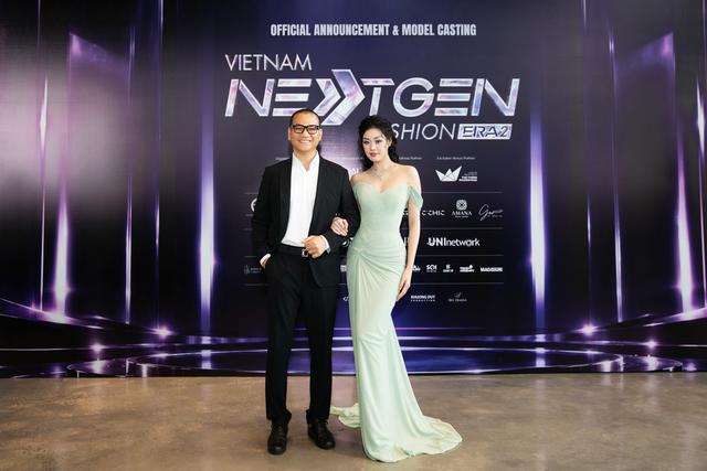 Vợ chồng Hoa hậu Khánh Vân tình tứ đổ bộ VNGF Era 2, em gái thủ môn Đặng Văn Lâm bất ngờ nhận 