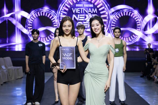 Vợ chồng Hoa hậu Khánh Vân tình tứ đổ bộ VNGF Era 2, em gái thủ môn Đặng Văn Lâm bất ngờ nhận 