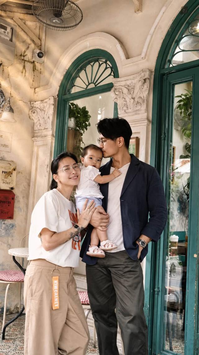 Phì cười với biểu cảm của bé Gạo lần đầu được ăn thử kem, netizen đồng loạt nhận xét: Đúng bản sao của ba Huy Trần - Ảnh 3.