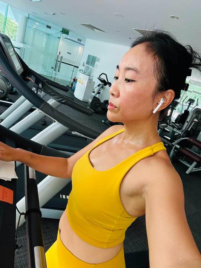 Đoan Trang U50 tự tin khoe mặt mộc sau khi tập luyện: