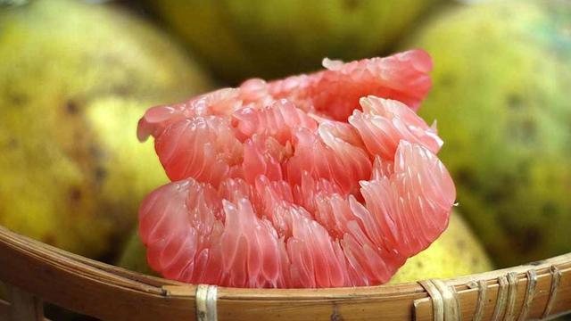 Trời chuyển thu, nhớ ăn bưởi: Loại quả được ví là “vua long đờm”, còn giúp giảm mùi hôi miệng - Ảnh 1.