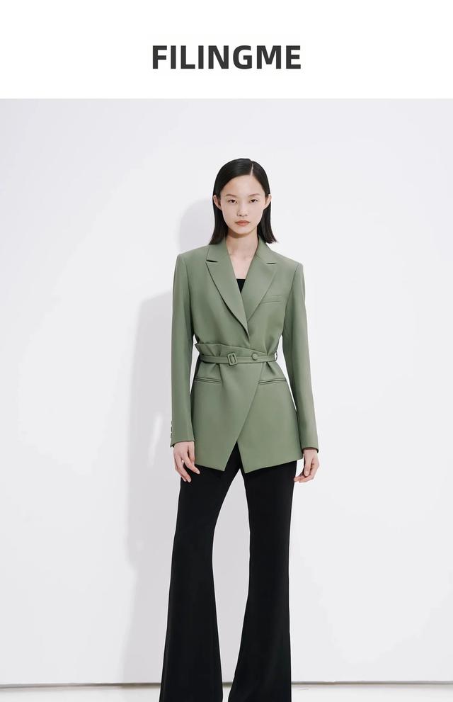 Blazer c&oacute; đai buộc: Mảnh gh&eacute;p old money gi&uacute;p diện mạo đầu thu th&ecirc;m kh&iacute; chất - Ảnh 5.