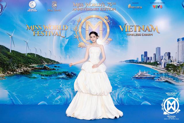 Hậu trường Miss World 2026: Đỗ Mỹ Linh tỏa s&aacute;ng tr&ecirc;n thảm đỏ sau nghi vấn sinh con thứ hai - Ảnh 10.