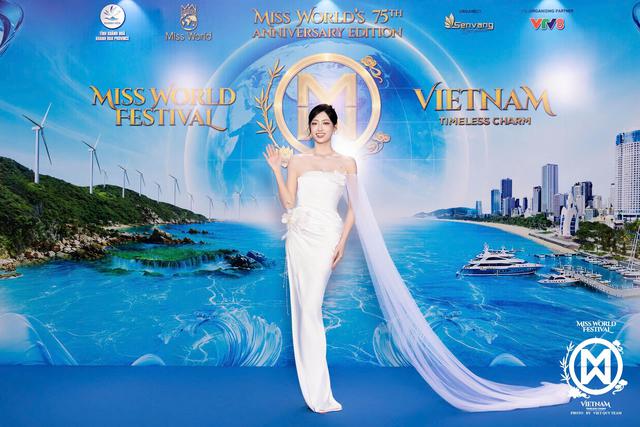 Hậu trường Miss World 2026: Đỗ Mỹ Linh tỏa s&aacute;ng tr&ecirc;n thảm đỏ sau nghi vấn sinh con thứ hai - Ảnh 5.