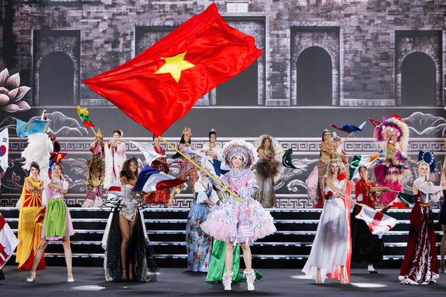 Hậu trường Miss World 2026: Đỗ Mỹ Linh tỏa s&aacute;ng tr&ecirc;n thảm đỏ sau nghi vấn sinh con thứ hai - Ảnh 14.