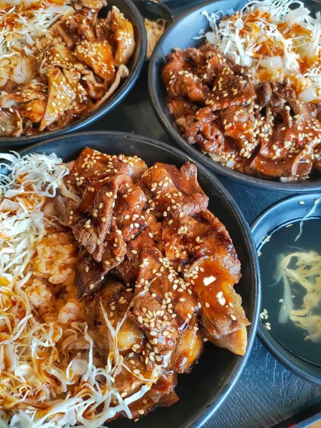 Khách Trung Quốc đi Hà Nội 24 giờ, ăn 5 món rồi phải thốt lên: Có món ban đầu hơi “ngại” nhưng càng ăn càng cuốn - Ảnh 2. Khách Trung Quốc đi Hà Nội 24 giờ, ăn 5 món rồi phải thốt lên: Có món ban đầu hơi “ngại” nhưng càng ăn càng cuốn - Ảnh 2.