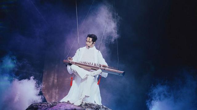 Tiểu thuyết chắc cũng chỉ viết nam chính thế này: Anh tài Phùng Minh Cương ngồi tháo từng chiếc tem, khâu lại quần áo cho vợ đỡ sợ - Ảnh 5.