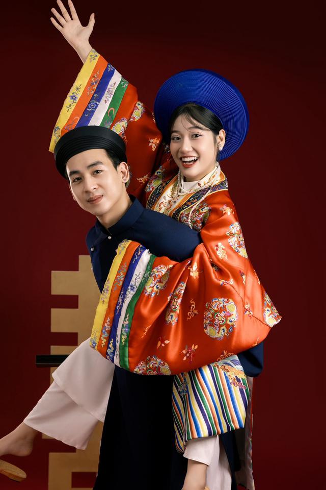 Tiểu thuyết chắc cũng chỉ viết nam chính thế này: Anh tài Phùng Minh Cương ngồi tháo từng chiếc tem, khâu lại quần áo cho vợ đỡ sợ - Ảnh 4.