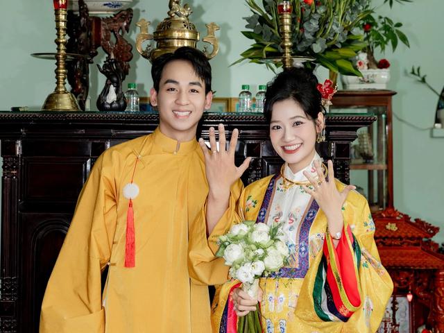 Tiểu thuyết chắc cũng chỉ viết nam chính thế này: Anh tài Phùng Minh Cương ngồi tháo từng chiếc tem, khâu lại quần áo cho vợ đỡ sợ - Ảnh 3.