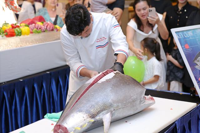 Hành trình 12 tiếng của cá ngừ vây xanh 60kg mở màn lễ hội ẩm thực Nhật Bản tại Hà Nội - Ảnh 3.