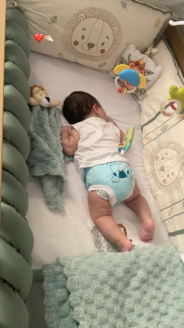 Vì sao dân gian thường đặt dao, kéo hoặc cành dâu cạnh giường trẻ? - Ảnh 5.
