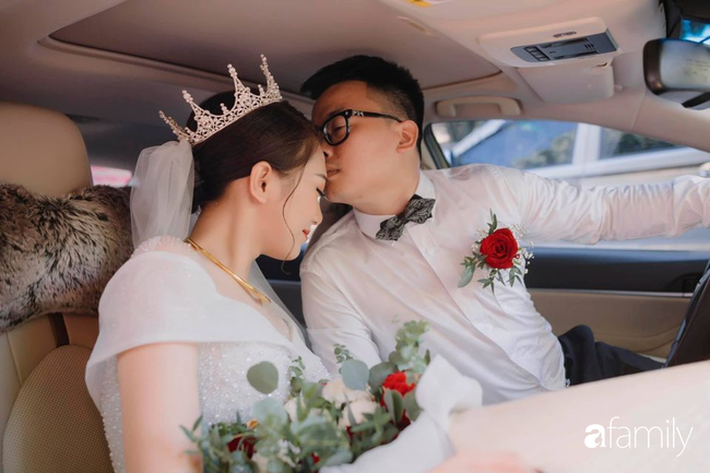 Yêu nhau 1 tuần, cô gái đồng ý lấy chồng hơn 14 tuổi: Tâm sự sau 3 ngày miệt mài rửa bát cho quán nhậu của chồng, bố mẹ ruột chỉ lo con gái bắt nạt chú rể! - Ảnh 5. Yêu nhau 1 tuần, cô gái đồng ý lấy chồng hơn 14 tuổi: Tâm sự sau 3 ngày miệt mài rửa bát cho quán nhậu của chồng, bố mẹ ruột chỉ lo con gái bắt nạt chú rể! - Ảnh 5.