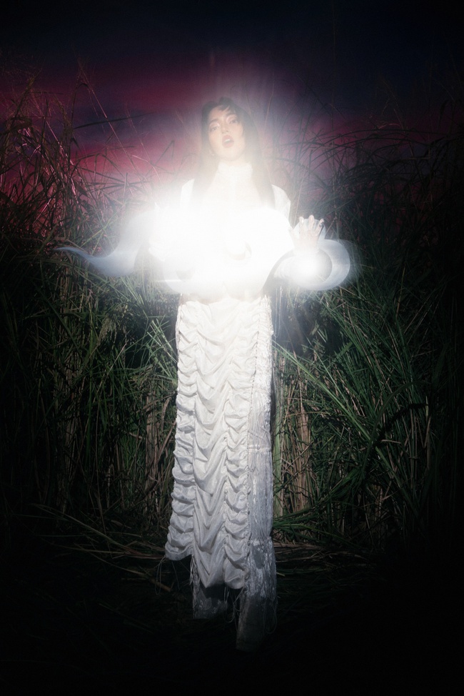 Sau ồn ào hẹn hò với Binz, Châu Bùi khoe đường cong nóng bỏng - Ảnh 3. Sau ồn ào hẹn hò với Binz, Châu Bùi khoe đường cong nóng bỏng - Ảnh 3.